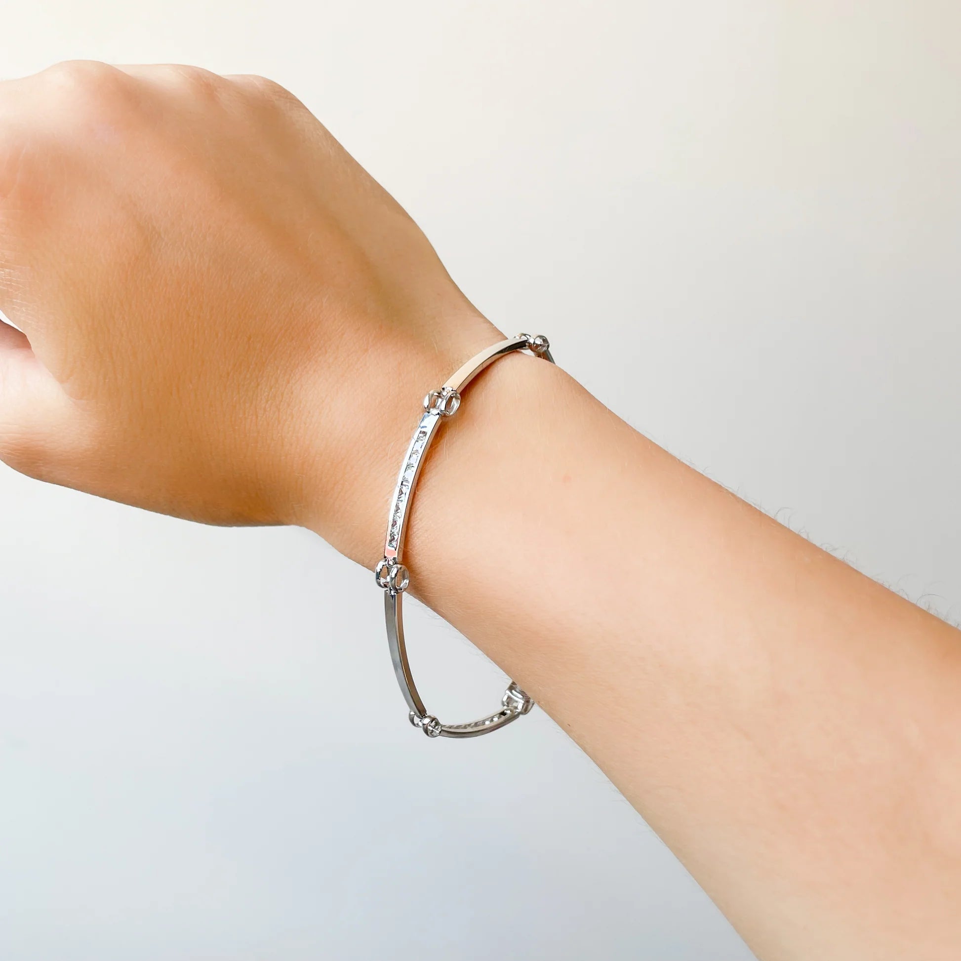 Pulsera Semirígida de Oro 18K con Circonitas
