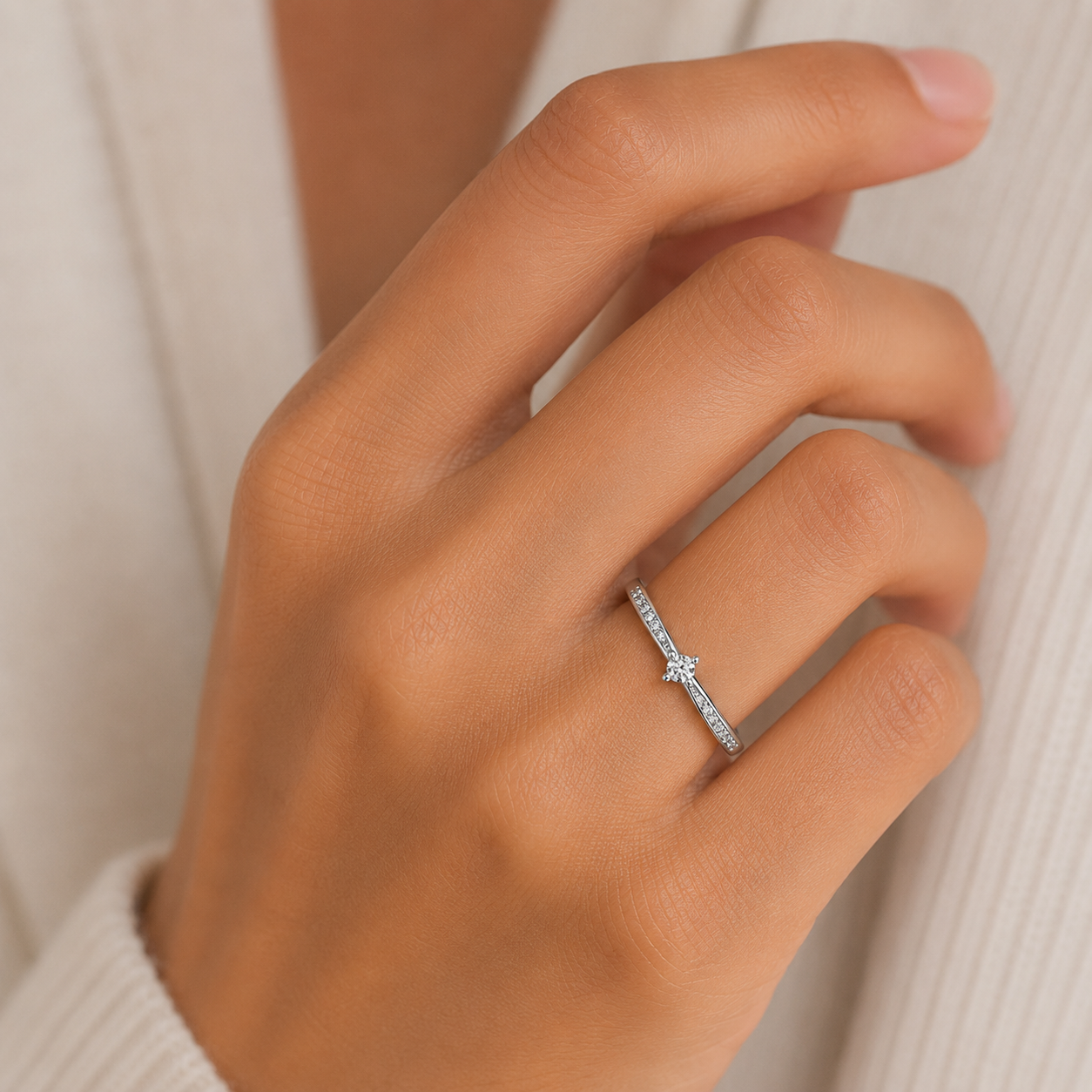 Anillo Americano Diamante de Laboratorio Discreto en Plata 925