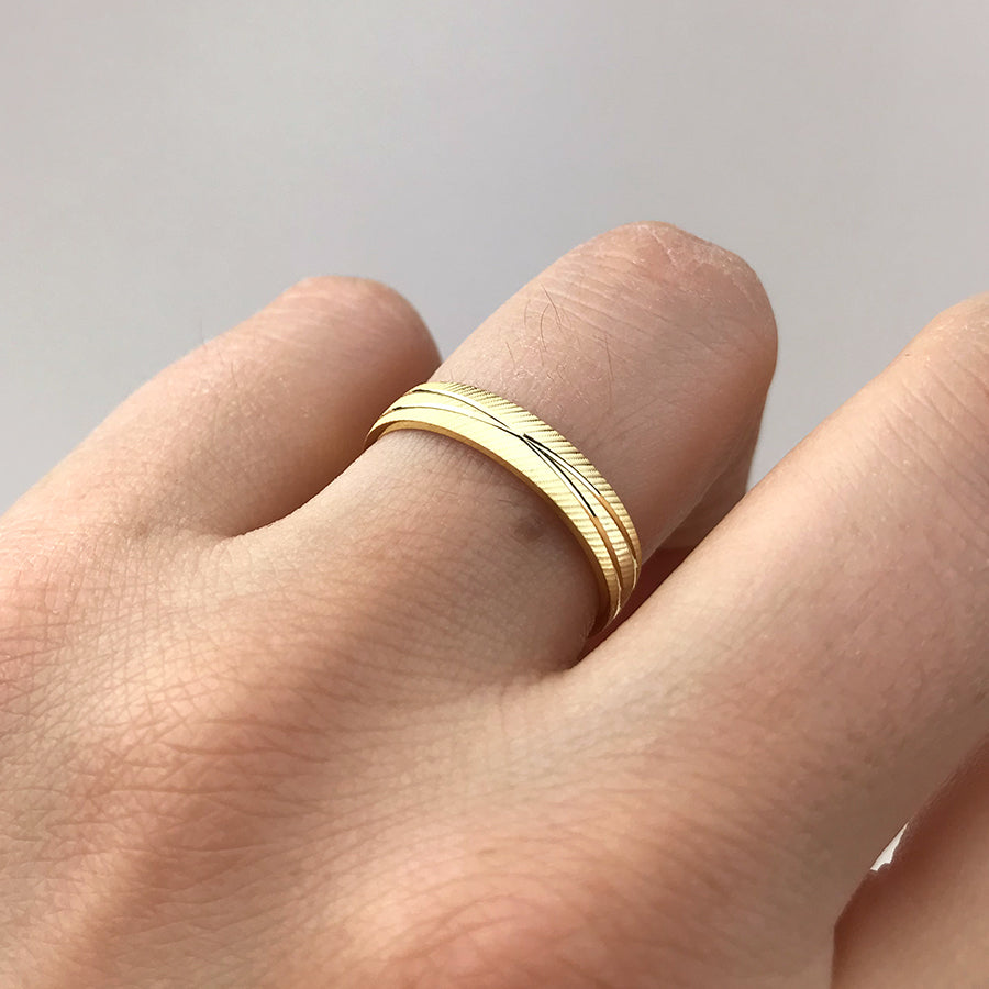 Alianza Facetada 2 Líneas Pulidas 4mm