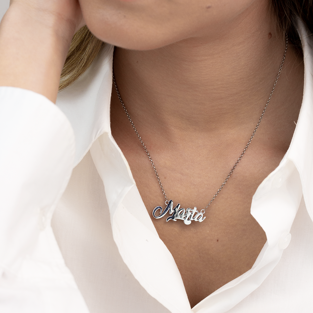 Collar con nombre estilo Carrie