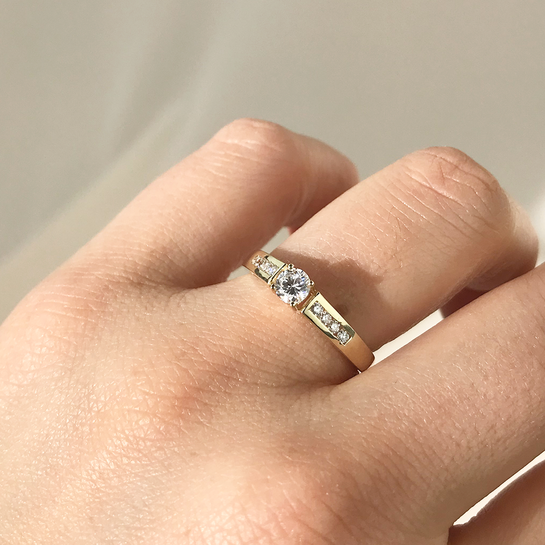 Anillo con Diamante de Laboratorio en Oro 18k