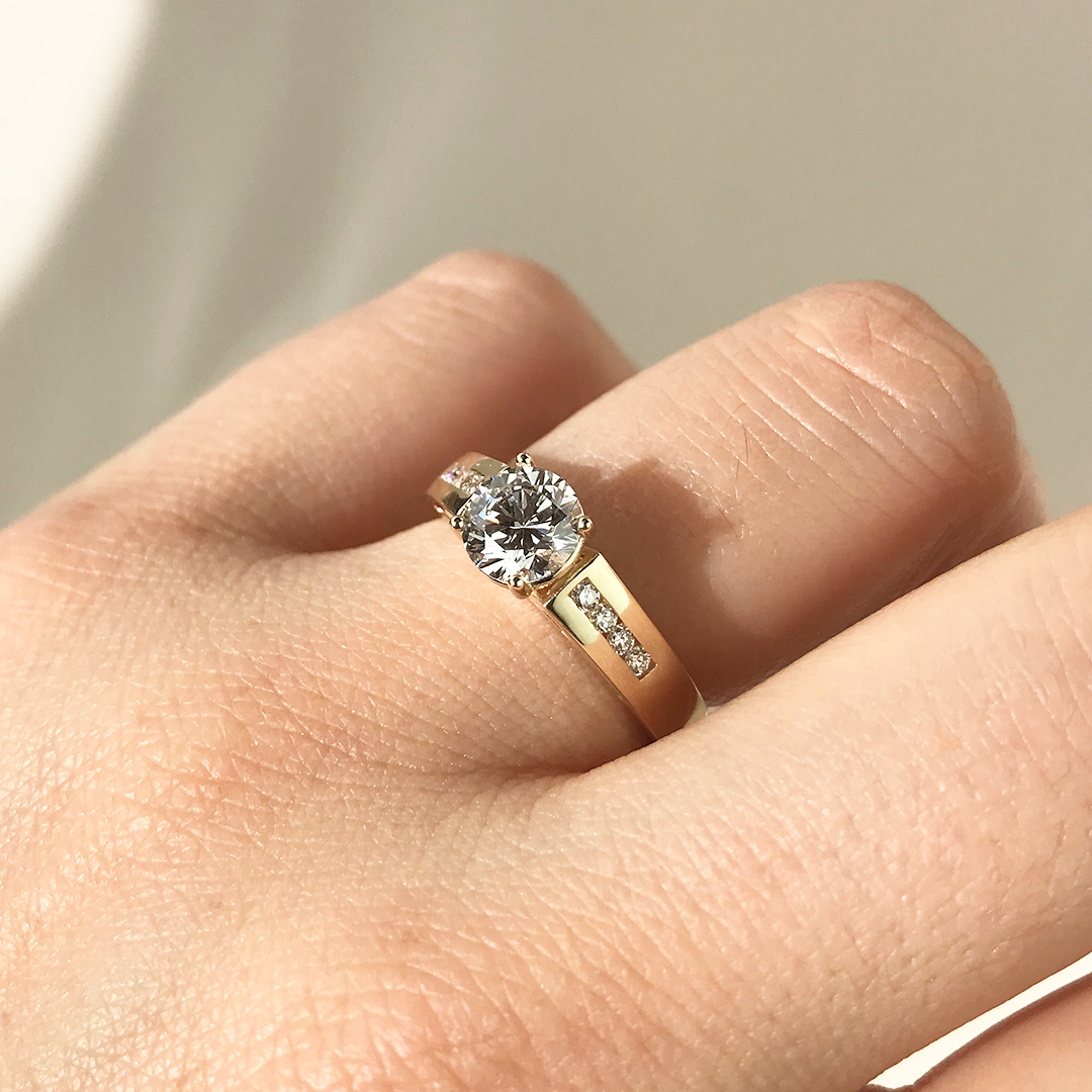 Anillo Amore de Oro Personalizado