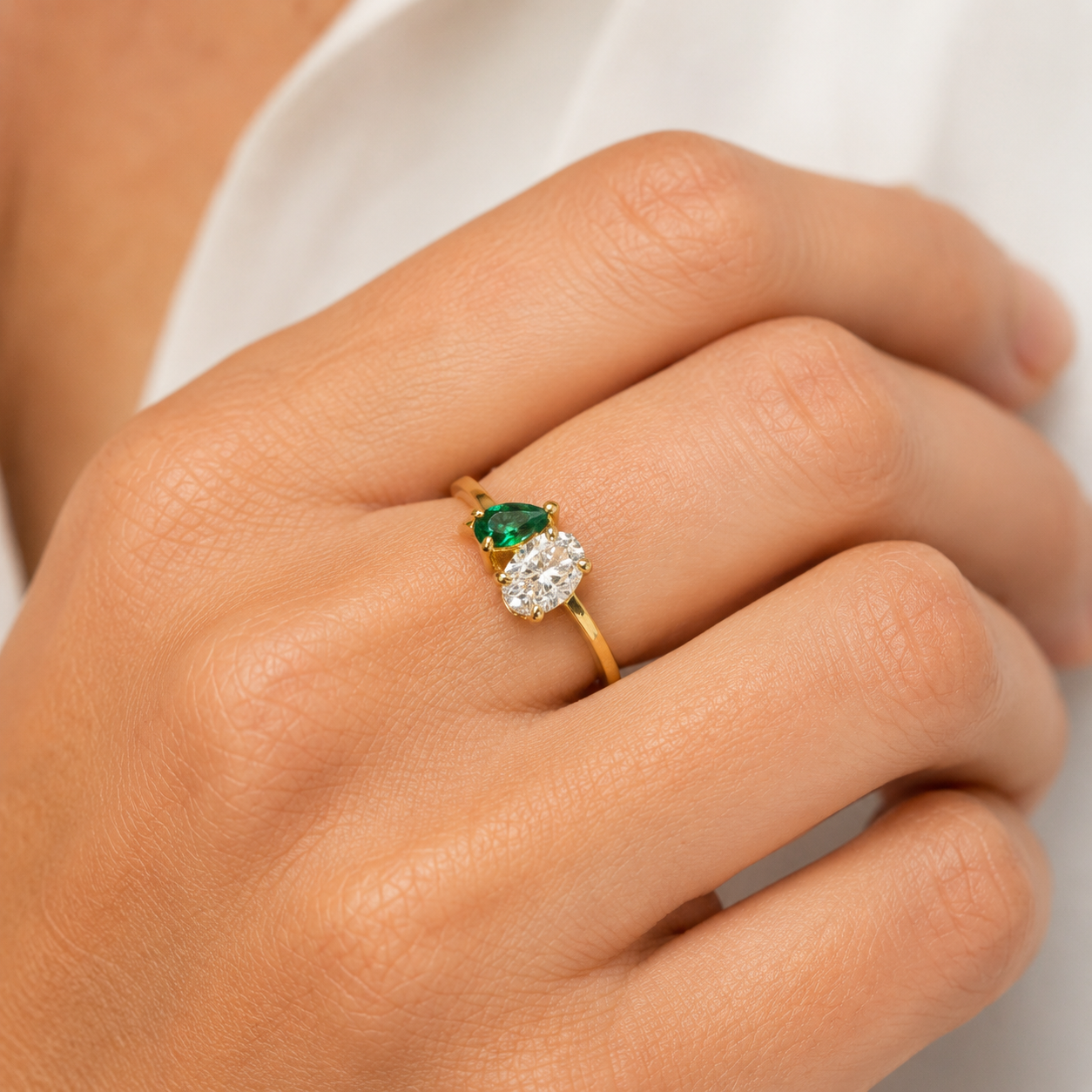 Anillo Esmeralda y Diamante Oval de Laboratorio en Plata 925