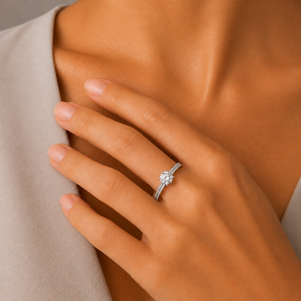 Anillo Solitario de Oro 18K con Circonitas