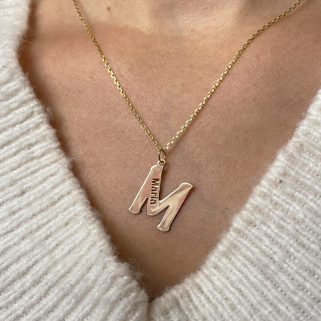 Colgante con inicial y Nombre Oro