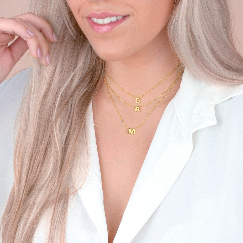 Collar con inicial letra