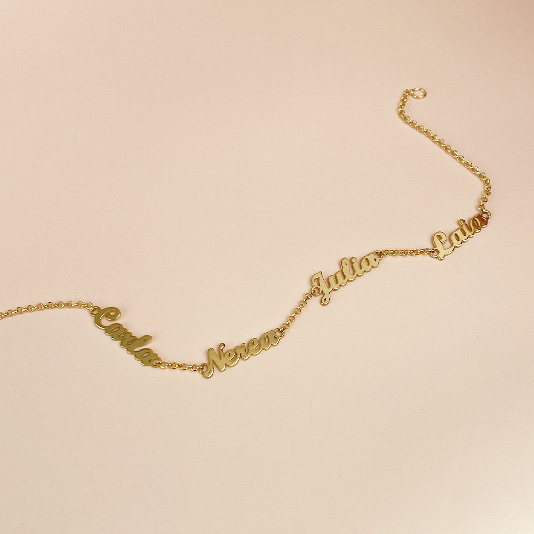 Pulsera de Oro con Nombres Grabados
