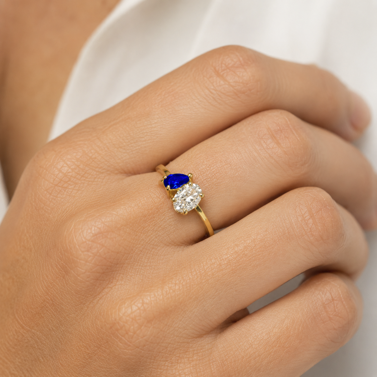 Anillo Zafiro y Diamante Oval de Laboratorio en Plata 925