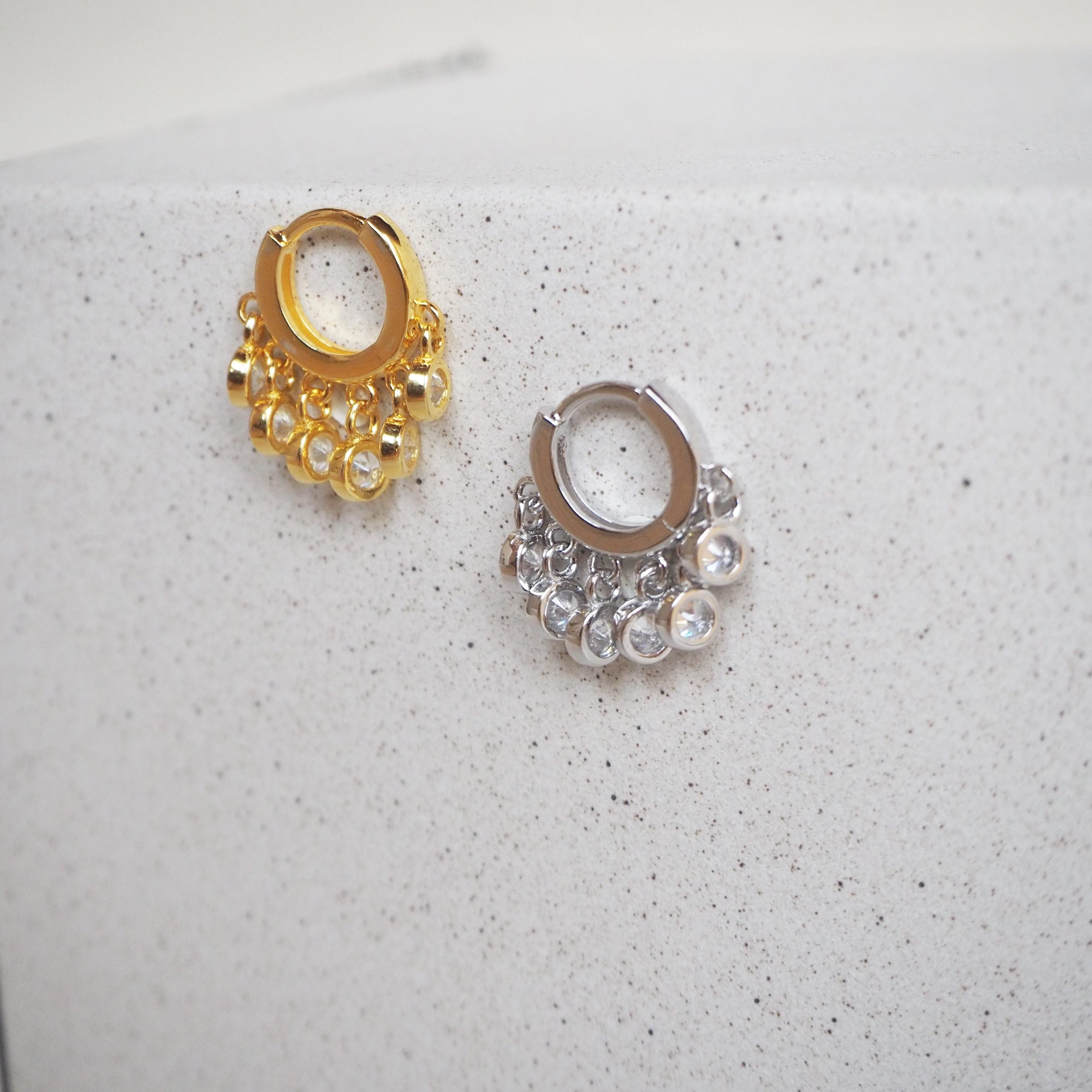 Pendientes Aros Mini Charm de Plata con Circonitas