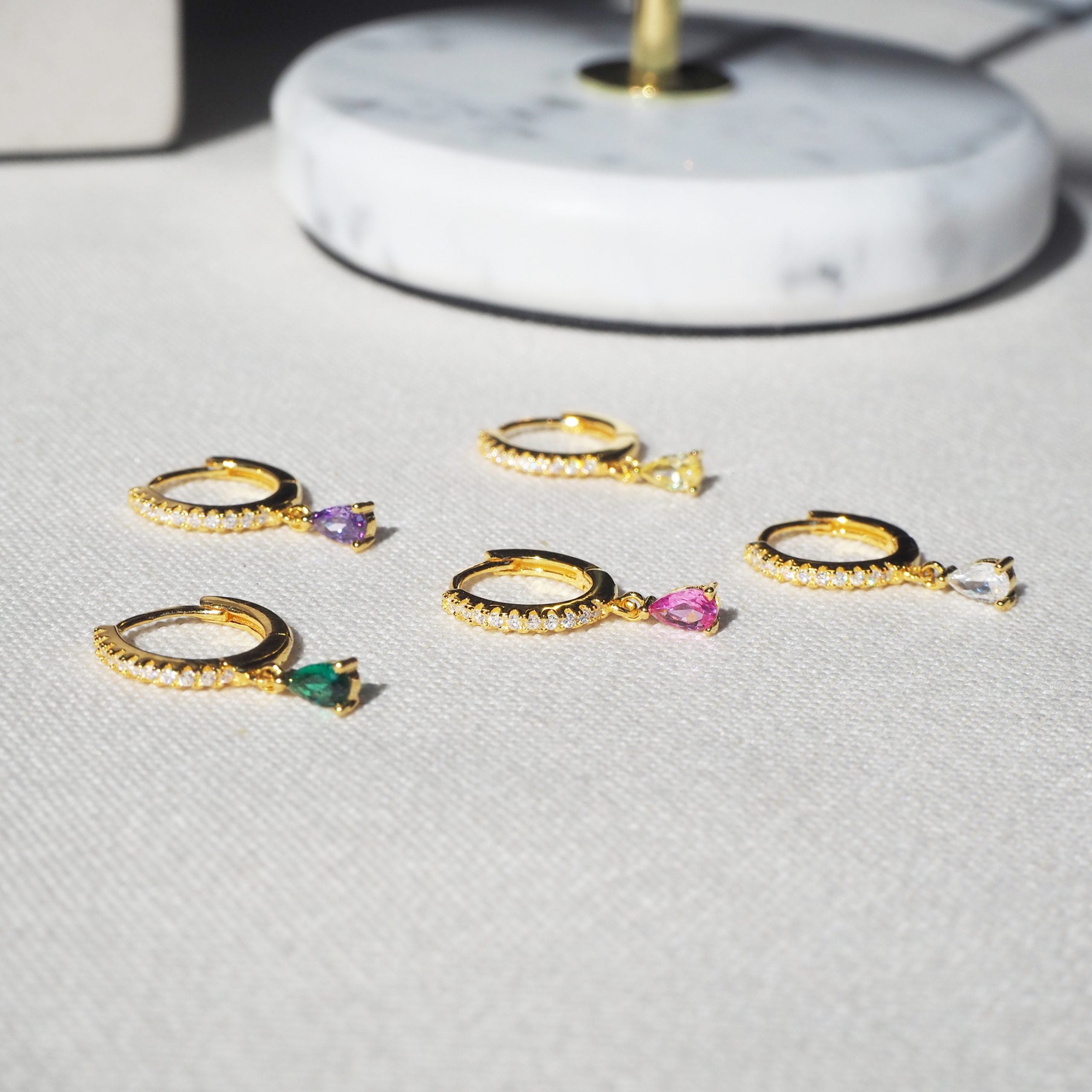 Pendientes Aros Mini con Lágrima y Circonitas