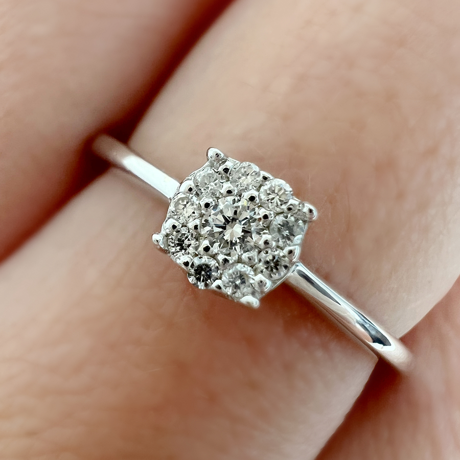 Anillo Adeona con Diamante de Laboratorio en Oro 18k