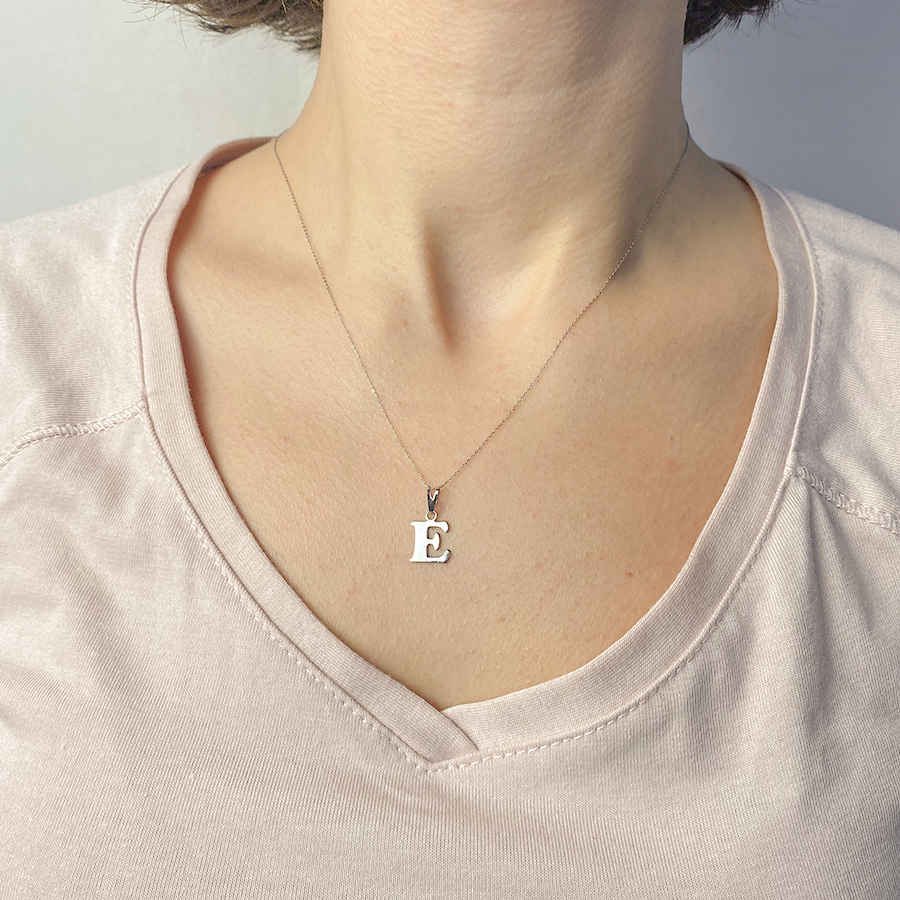 Colgante con inicial