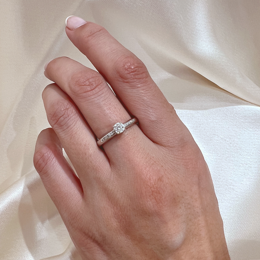 Anillo Nice de Oro con Diamantes