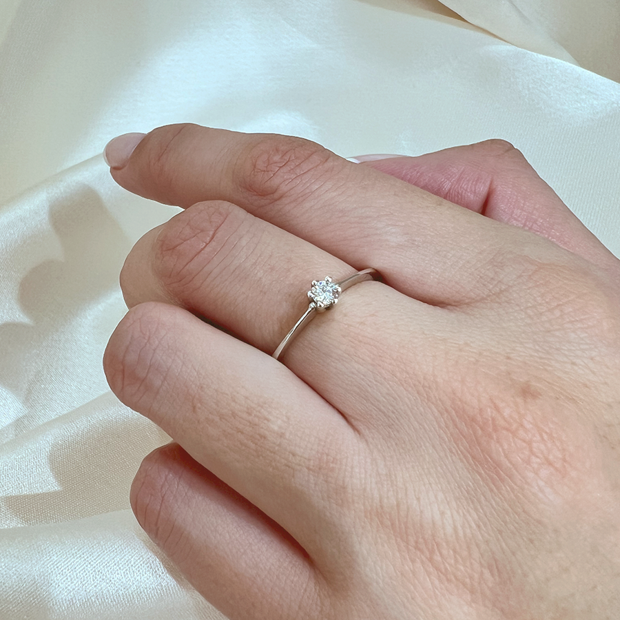 Anillo Selene de Oro con Diamantes
