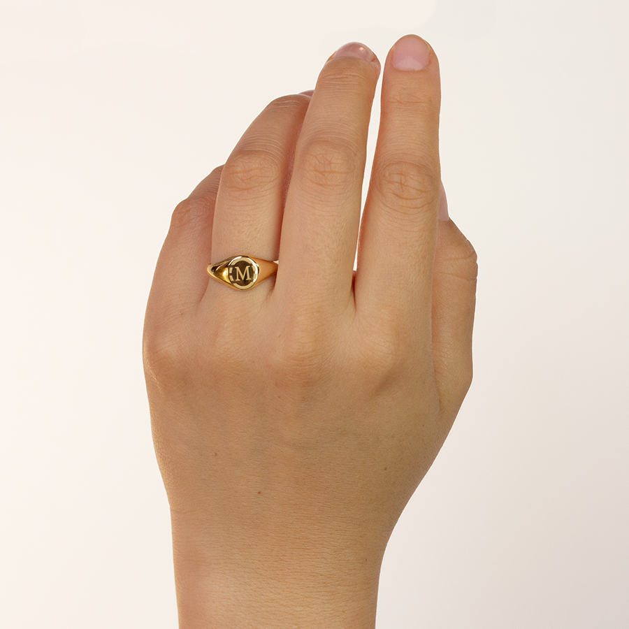 Anillo Sello Oval de Oro Personalizado