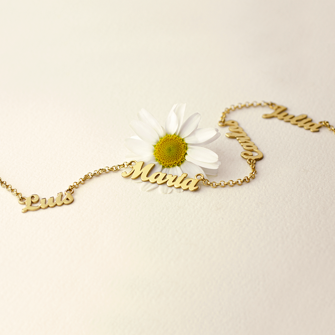 Collar de Oro 18K con Nombres Grabados