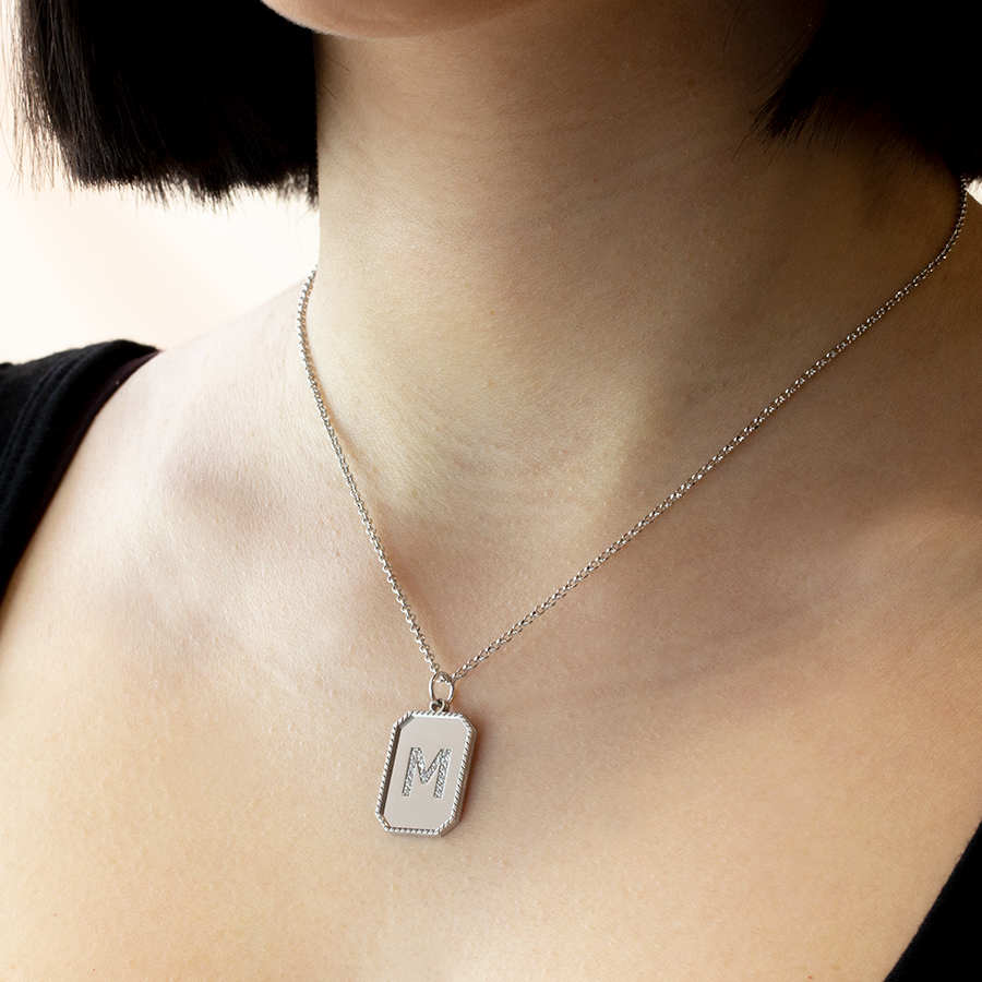 Collar con inicial Rectangular