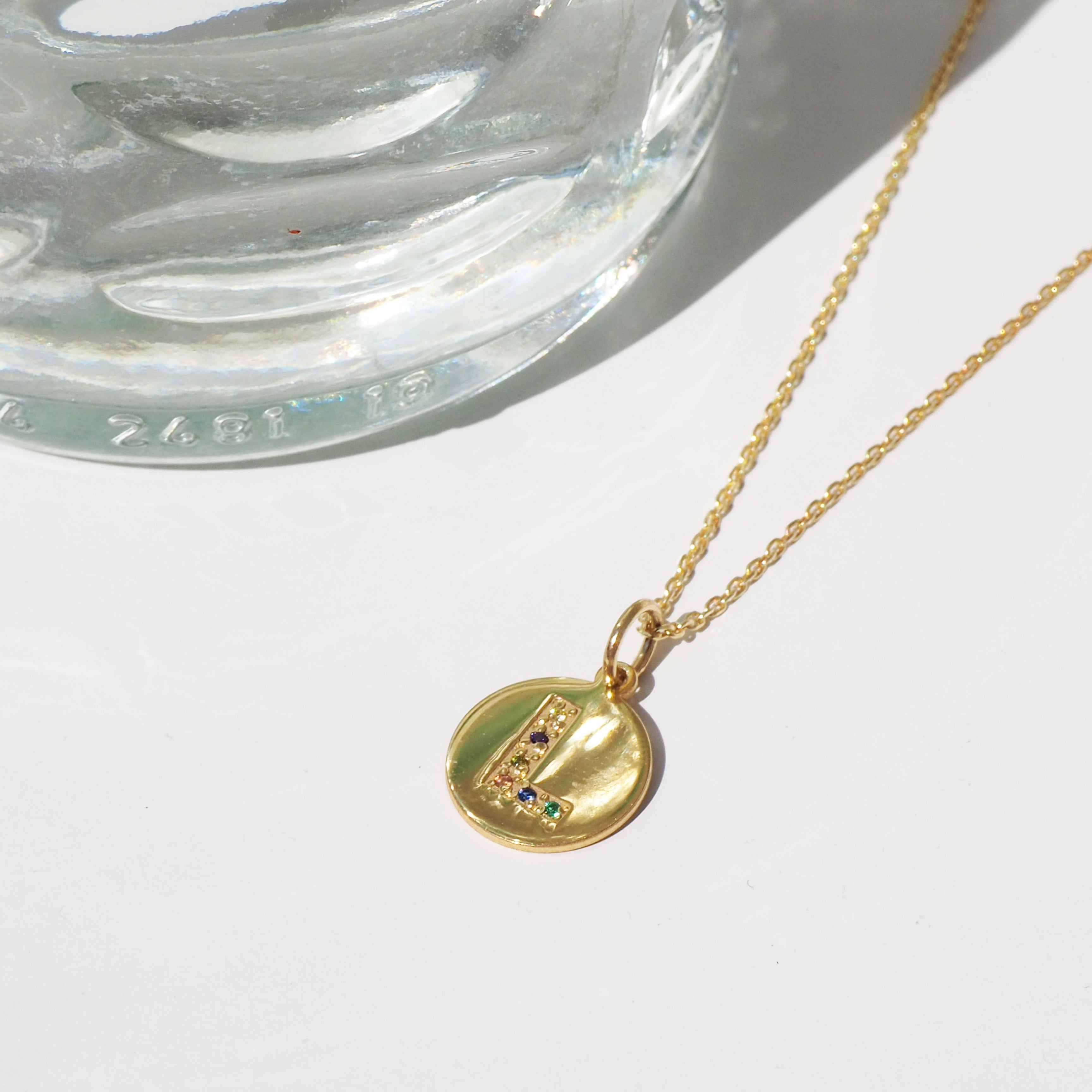 Collar de Oro 18K con Inicial Grabada