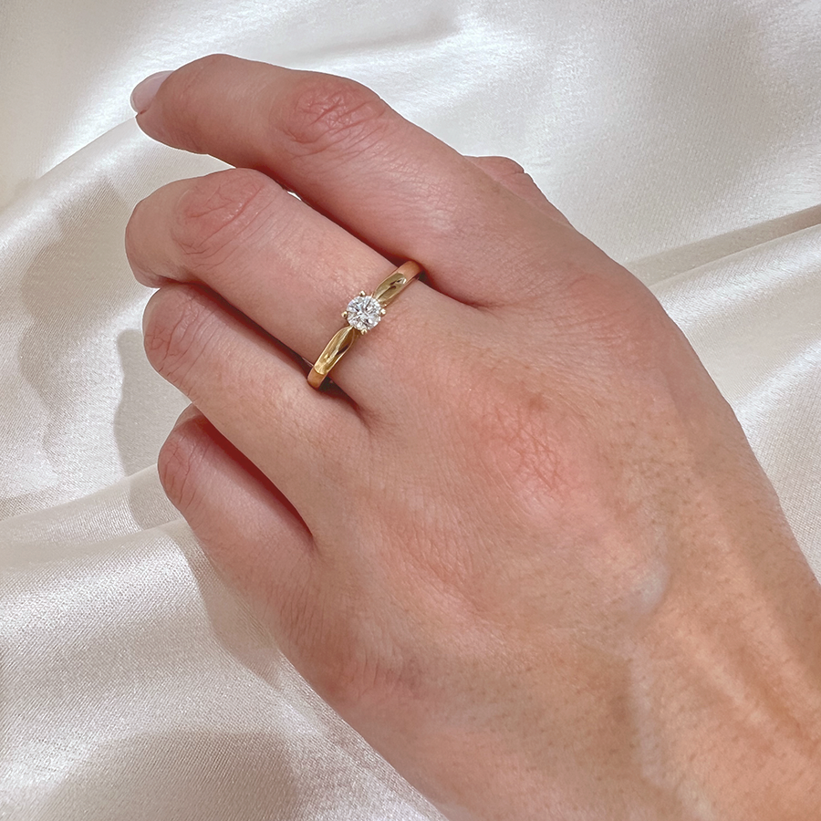 Anillo Amantis con Diamante de Laboratorio en Oro 18k