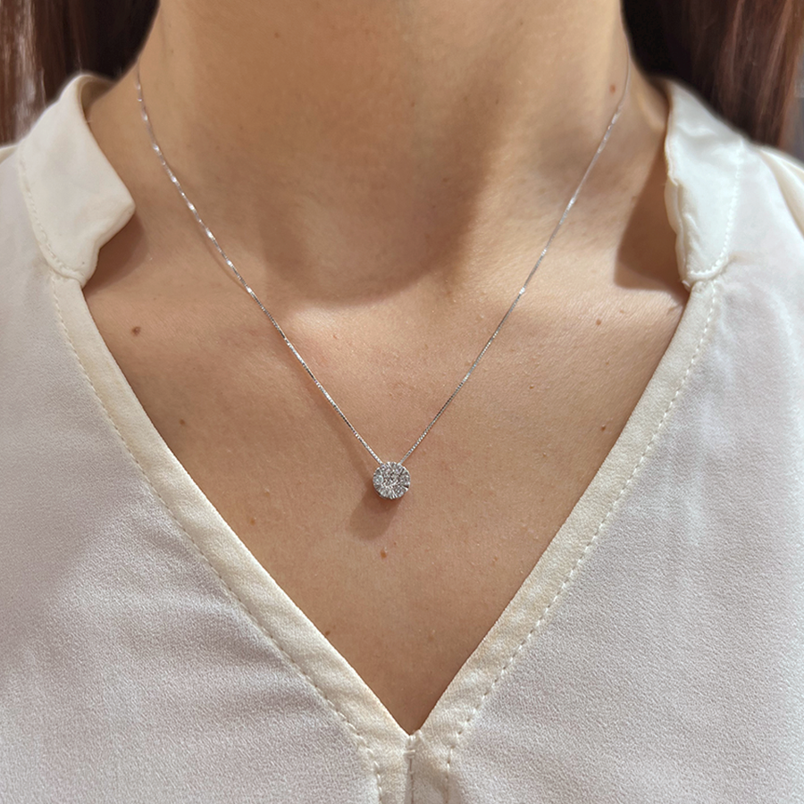 Colgante Deo con Diamante de Laboratorio en Oro 18k