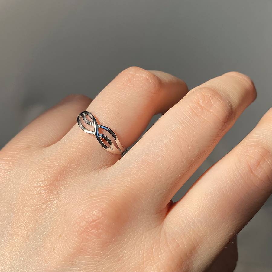 Anillo Sinuoso de Plata 925