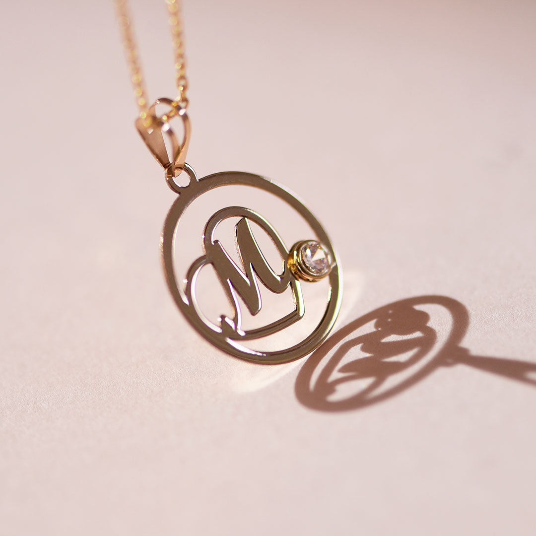 Collar Círculo Corazón de Oro 9K con Inicial Grabada