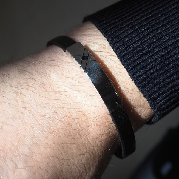 Pulsera Líneas Cruz y Cuero Liso Italiano