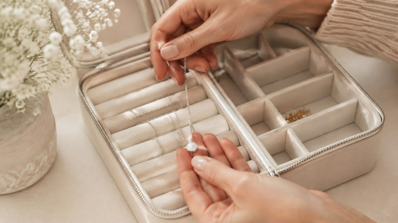 cómo organizar joyas: joyería personalizada
