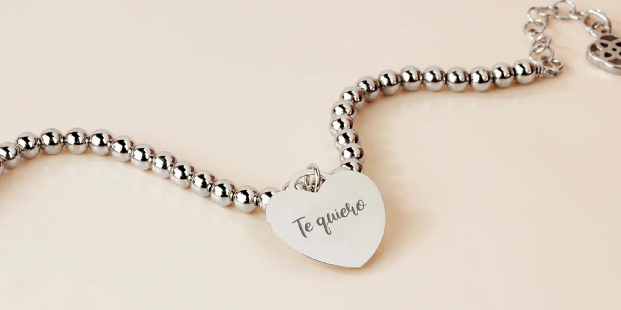 Frases para grabar en joyas con ideas de amor y familia