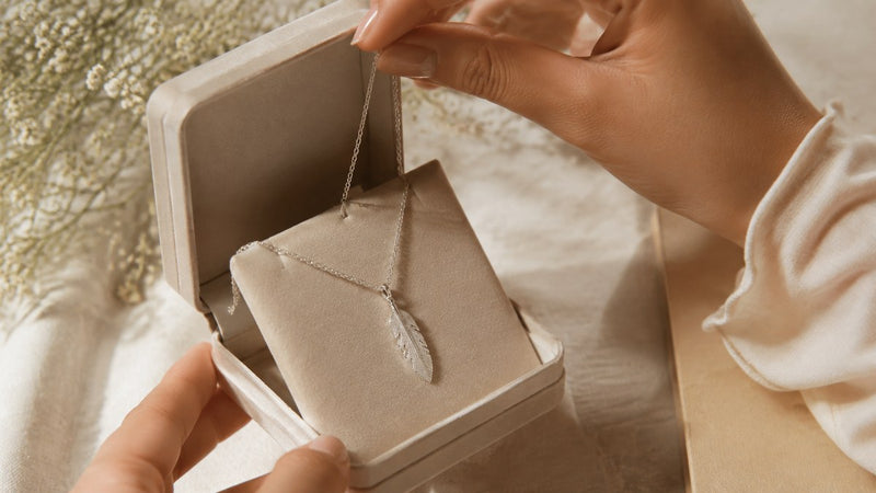 pluma significado en joyas: joyería personalizada