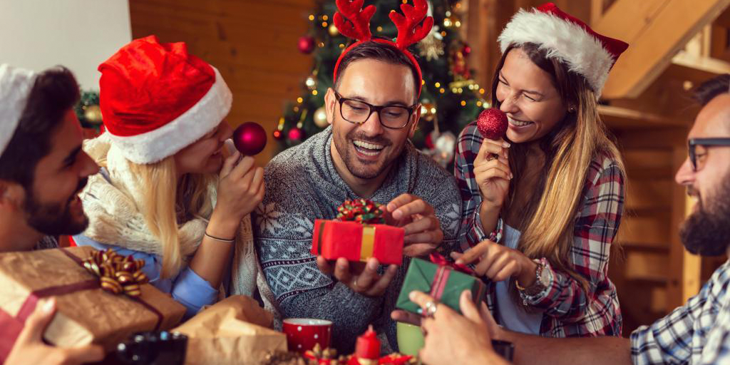 Ideas regalo amigo invisible que sorprenden (sin gastar de más)