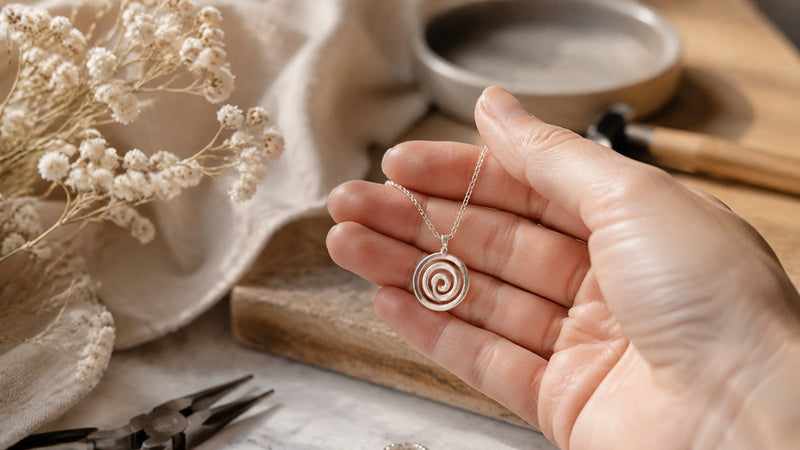símbolo espiral significado: joyería personalizada