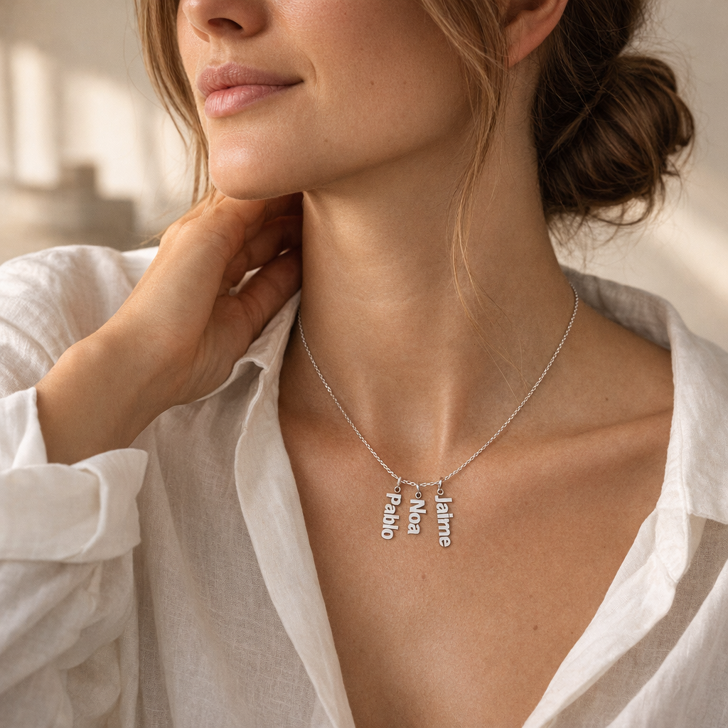 Collar Triple de Plata 925 con Nombres Grabados - joya puesta | Customima