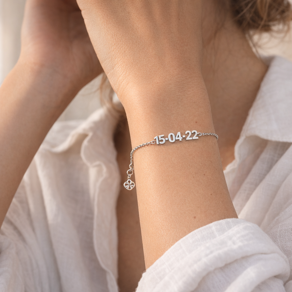 Pulsera de Plata 925 con Fecha Personalizada - joya puesta | Customima