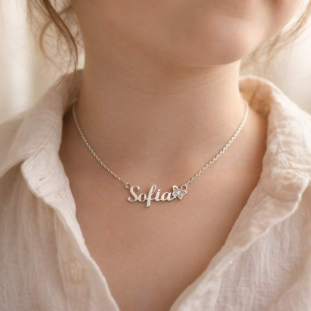 Collar Mariposa de Plata 925 con Nombre Grabado - joya puesta | Customima
