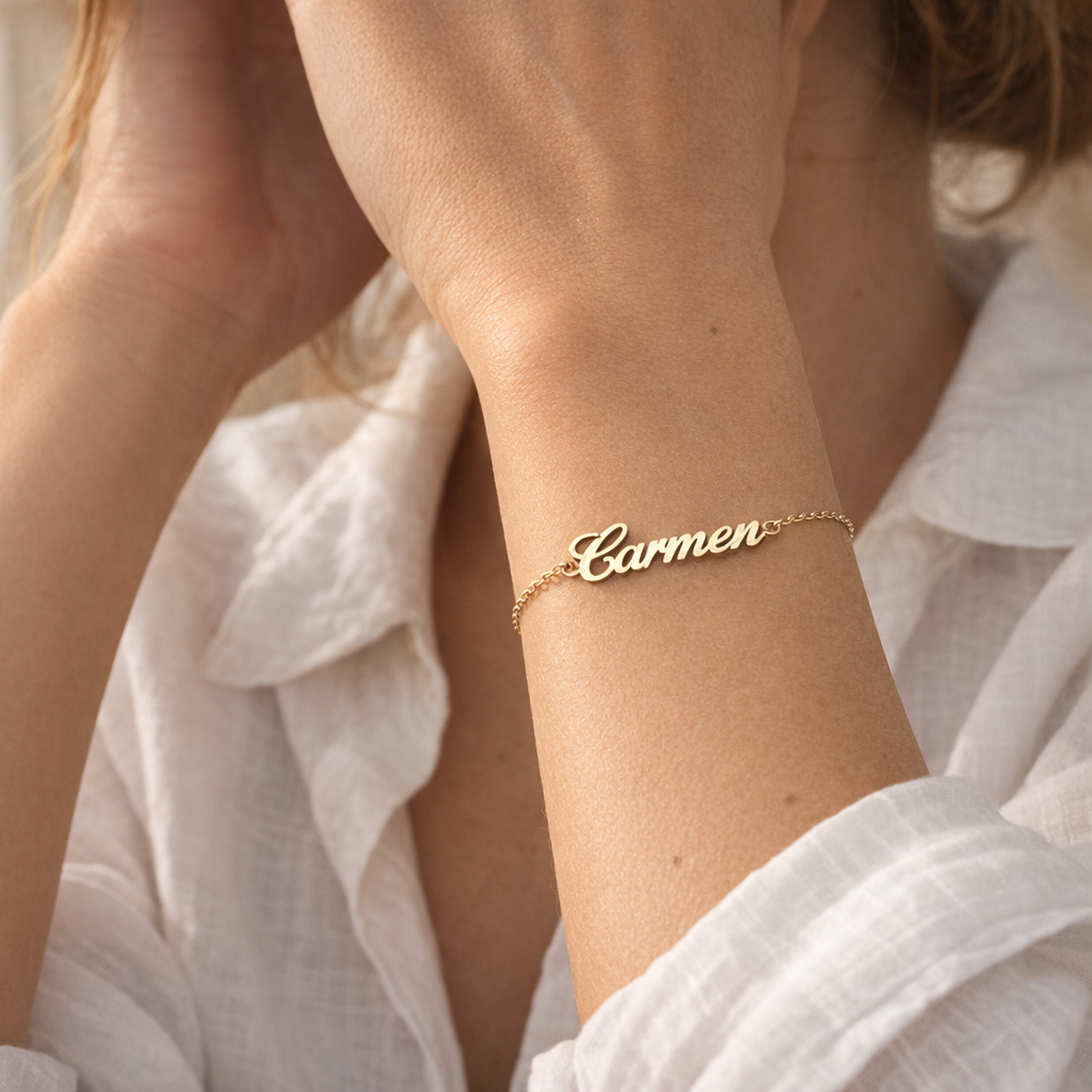 Pulsera de Oro con Nombre Grabado - joya puesta | Customima