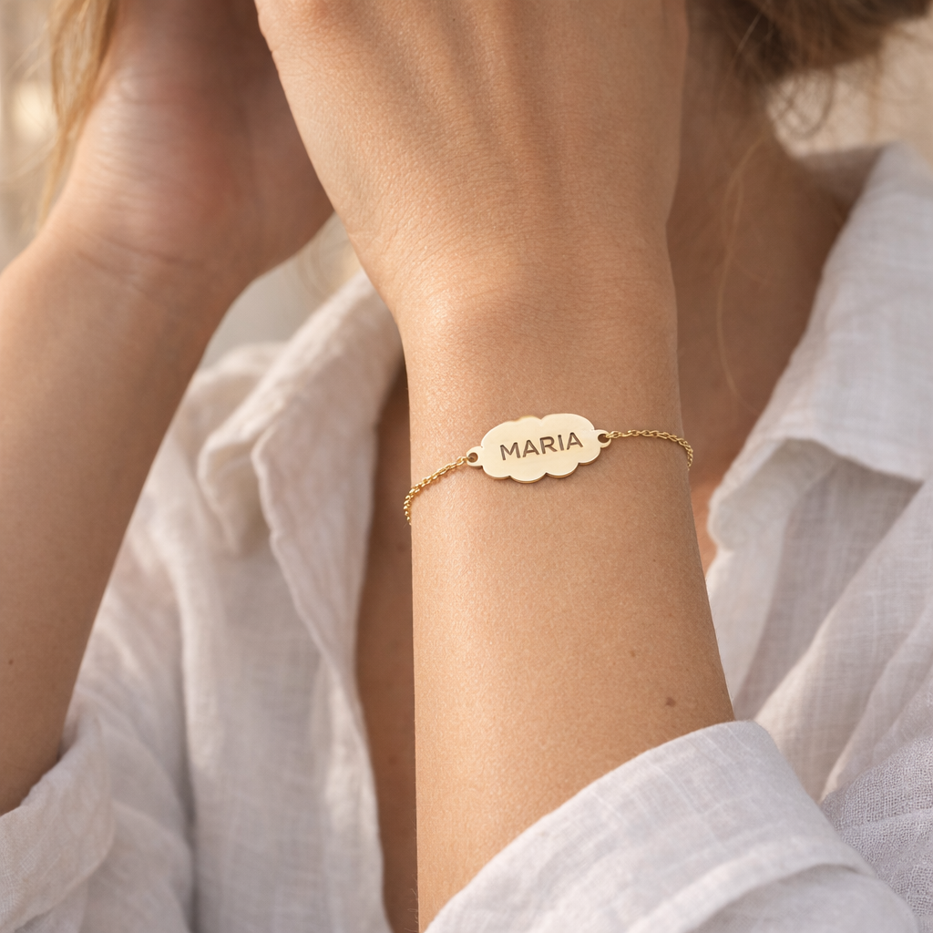 Pulsera Nube de Oro con Nombre Grabado - joya puesta | Customima