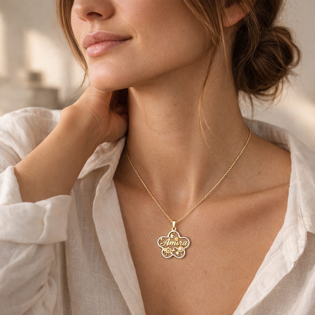 Collar Flor de Oro 9K y Oro 18K con Nombre Grabado - joya puesta | Customima