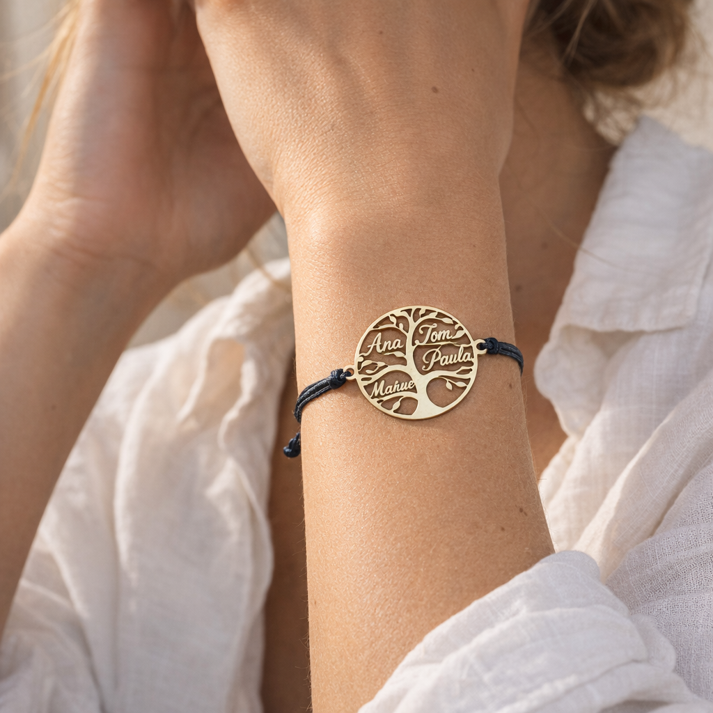 Pulsera Árbol de Vida de Oro con Nombres Grabados - joya puesta | Customima