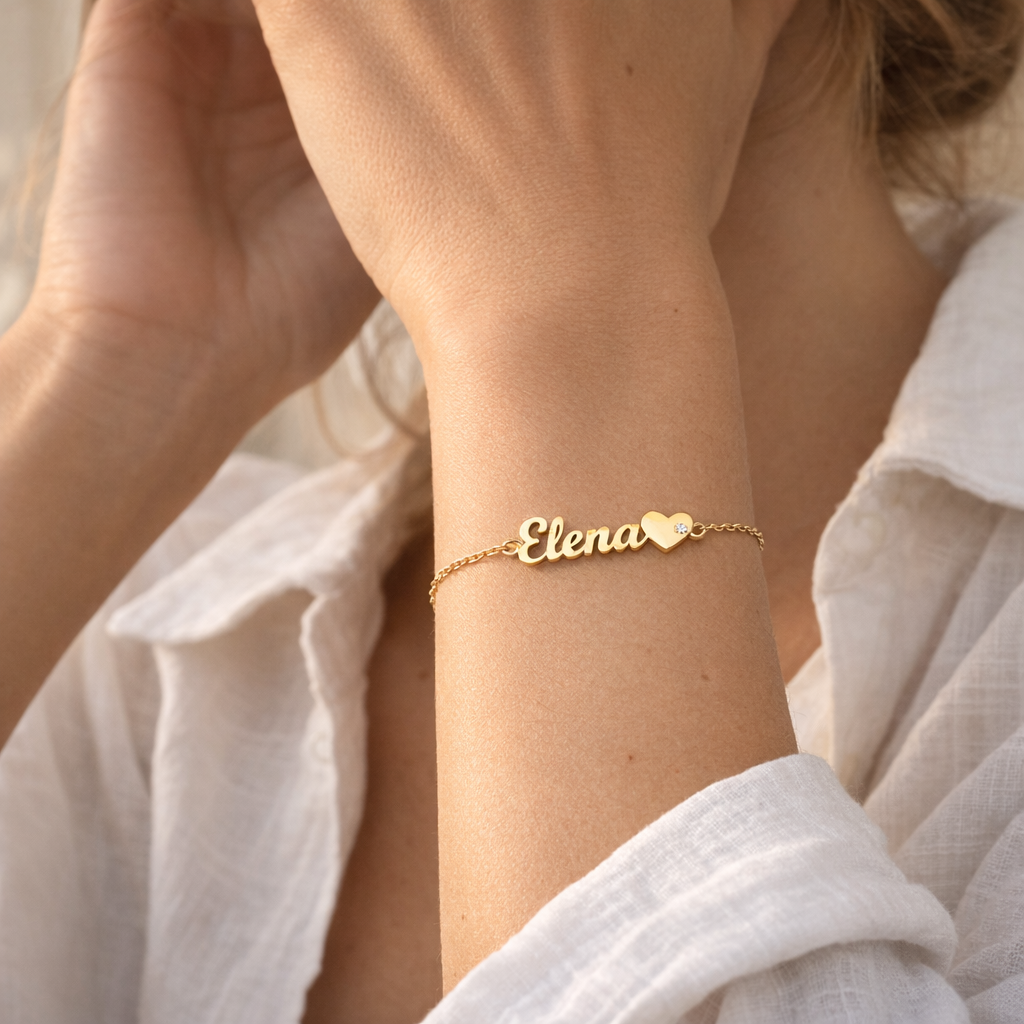 Pulsera Corazón de Oro con Nombre Grabado - joya puesta | Customima