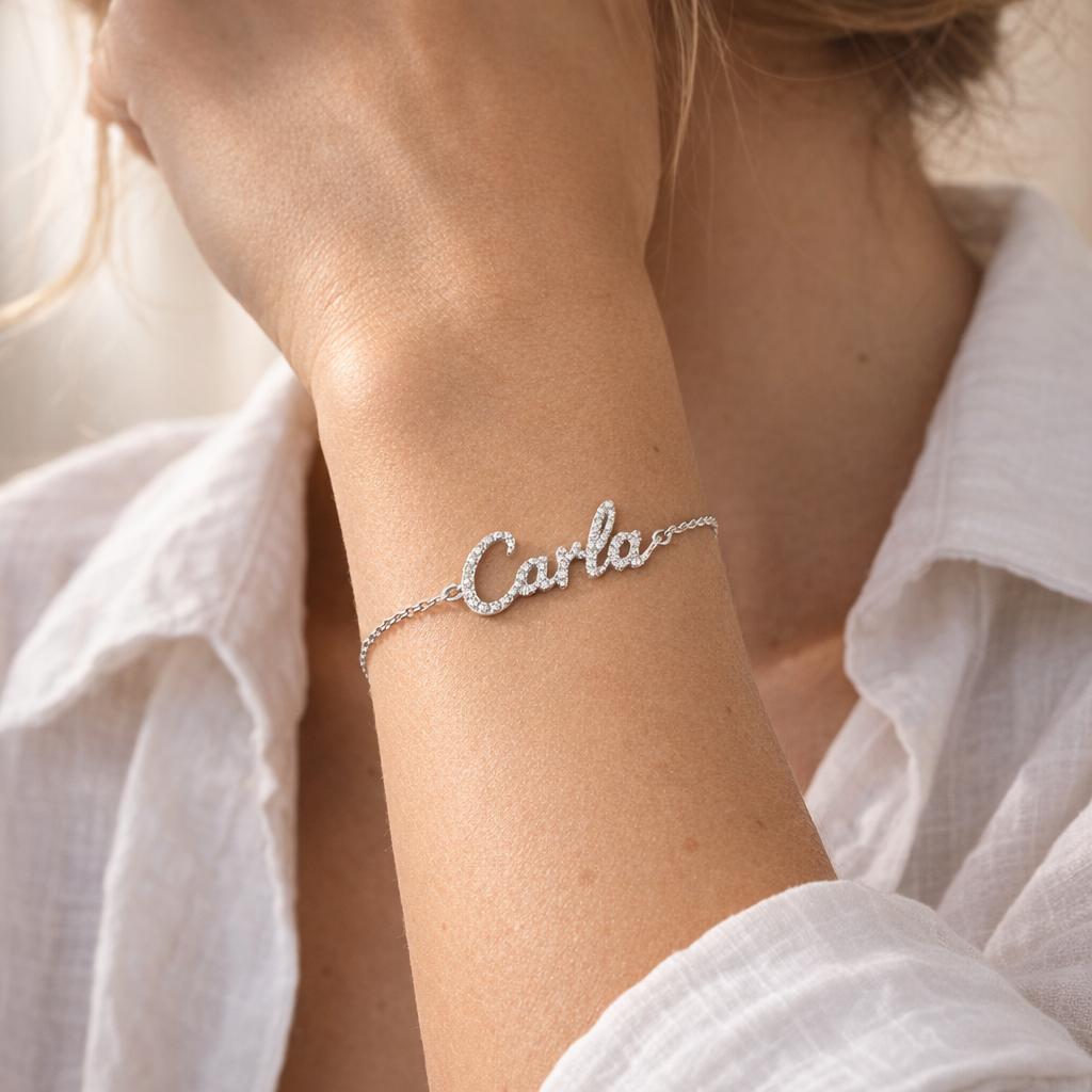 Pulsera de Oro 9K con Nombre Grabado - joya puesta | Customima