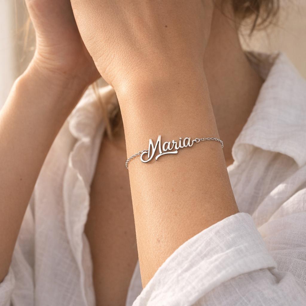 Pulsera Estilo Carrie de Plata 925 con Nombre Grabado - joya puesta | Customima