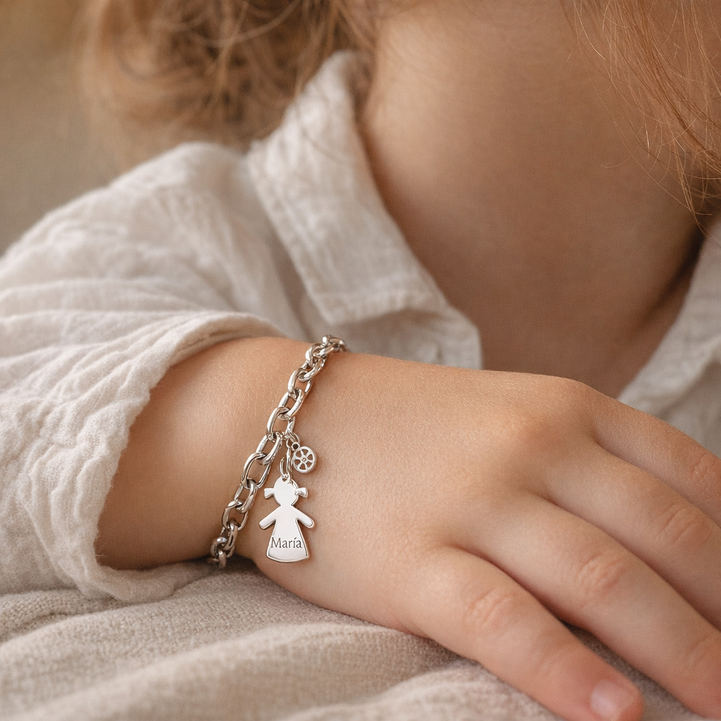 Pulsera Kids Love de Plata 925 con Nombre Grabado - joya puesta | Customima