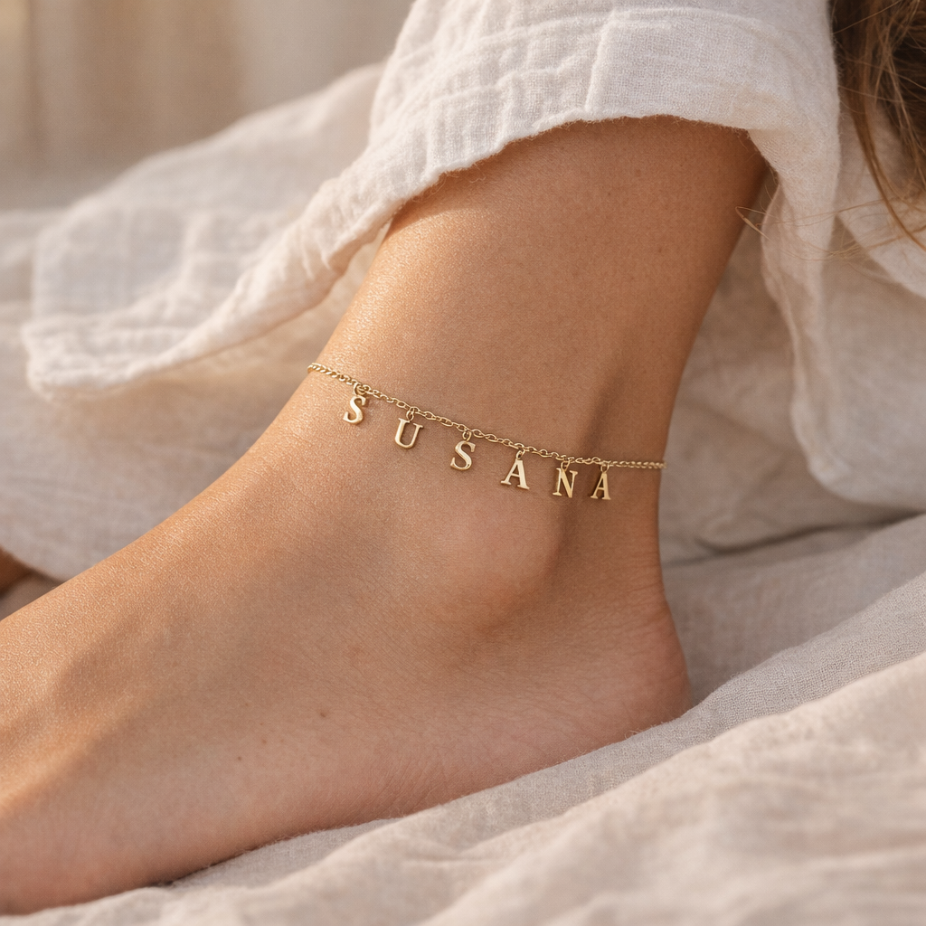 Pulsera Tobillera de Oro con Nombre Grabado - joya puesta | Customima