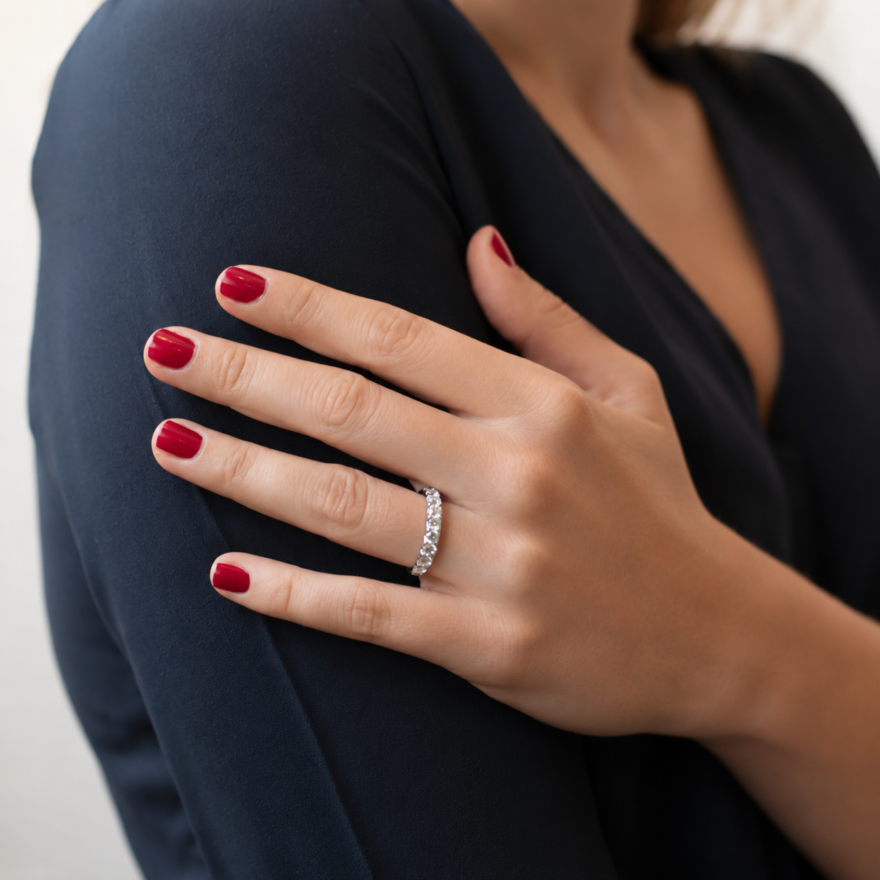 Anillo de Oro Blanco 9K Personalizado con Nombre Grabado para Mujer
