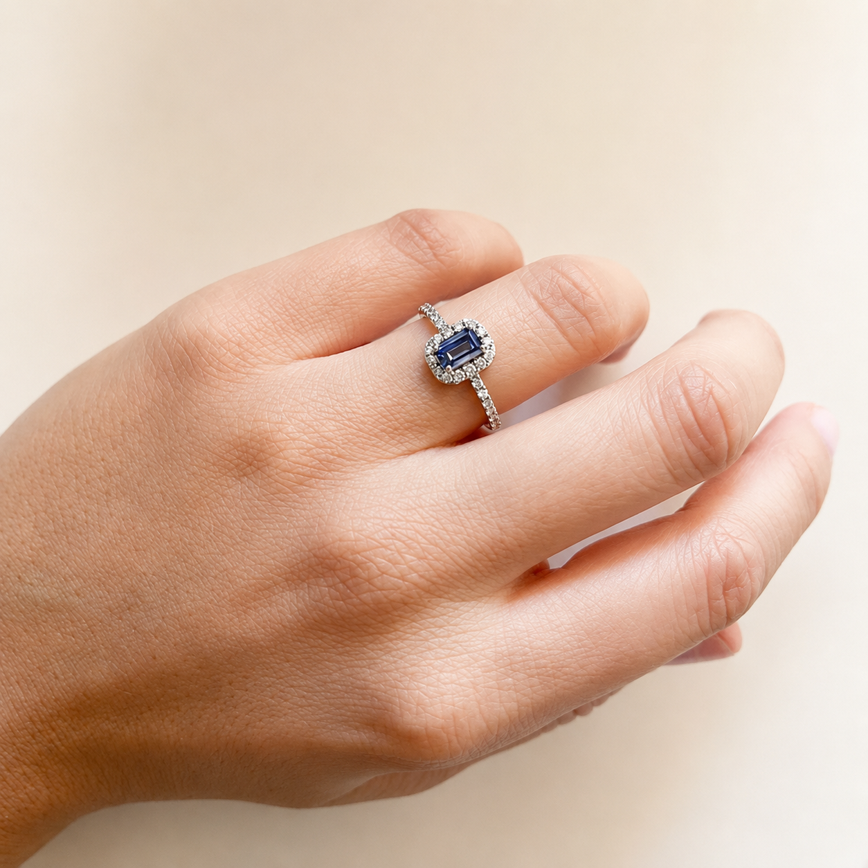 Anillo de Oro 9K con Zafiro y Brillantes para Mujer
