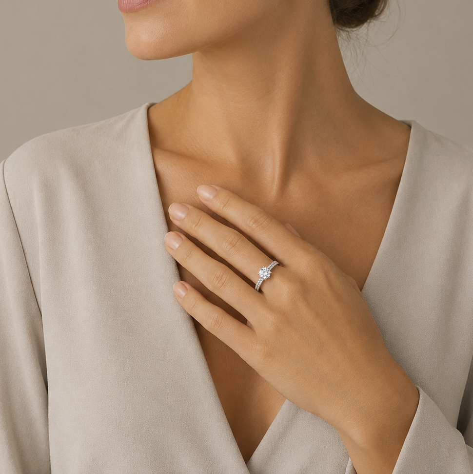 Anillo Solitario de Oro 18K con Circonitas