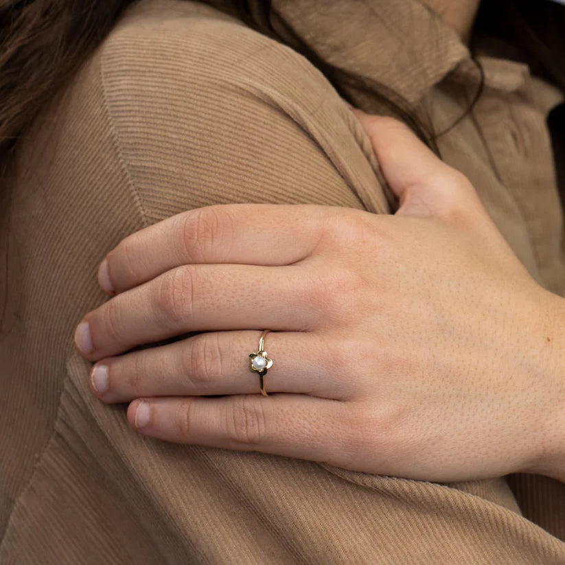 Anillo de Comunión Flor y Perla Oro