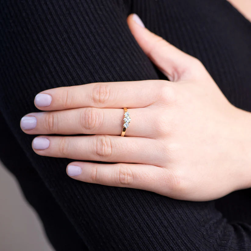 Anillo Solitario de Oro 9K con Circonitas