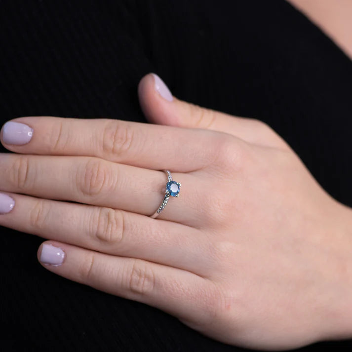 Anillo Solitario Americano Circonita Aguamarina Oro